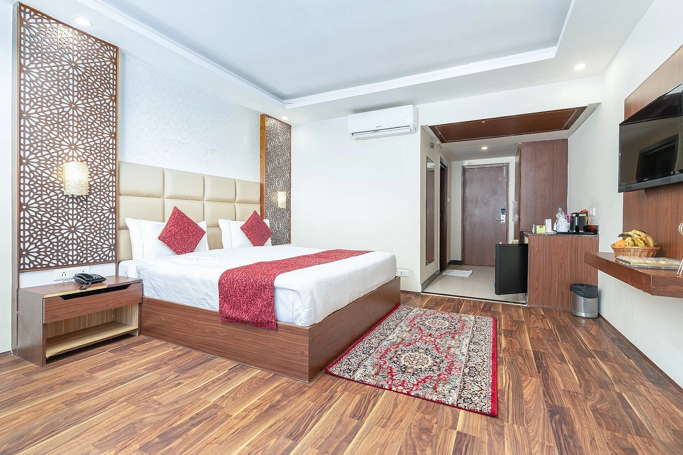 Superior room interior at Hotel Sparrow