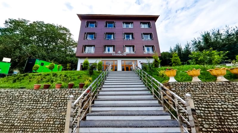 Hotel Sparrow exterior in the summer season