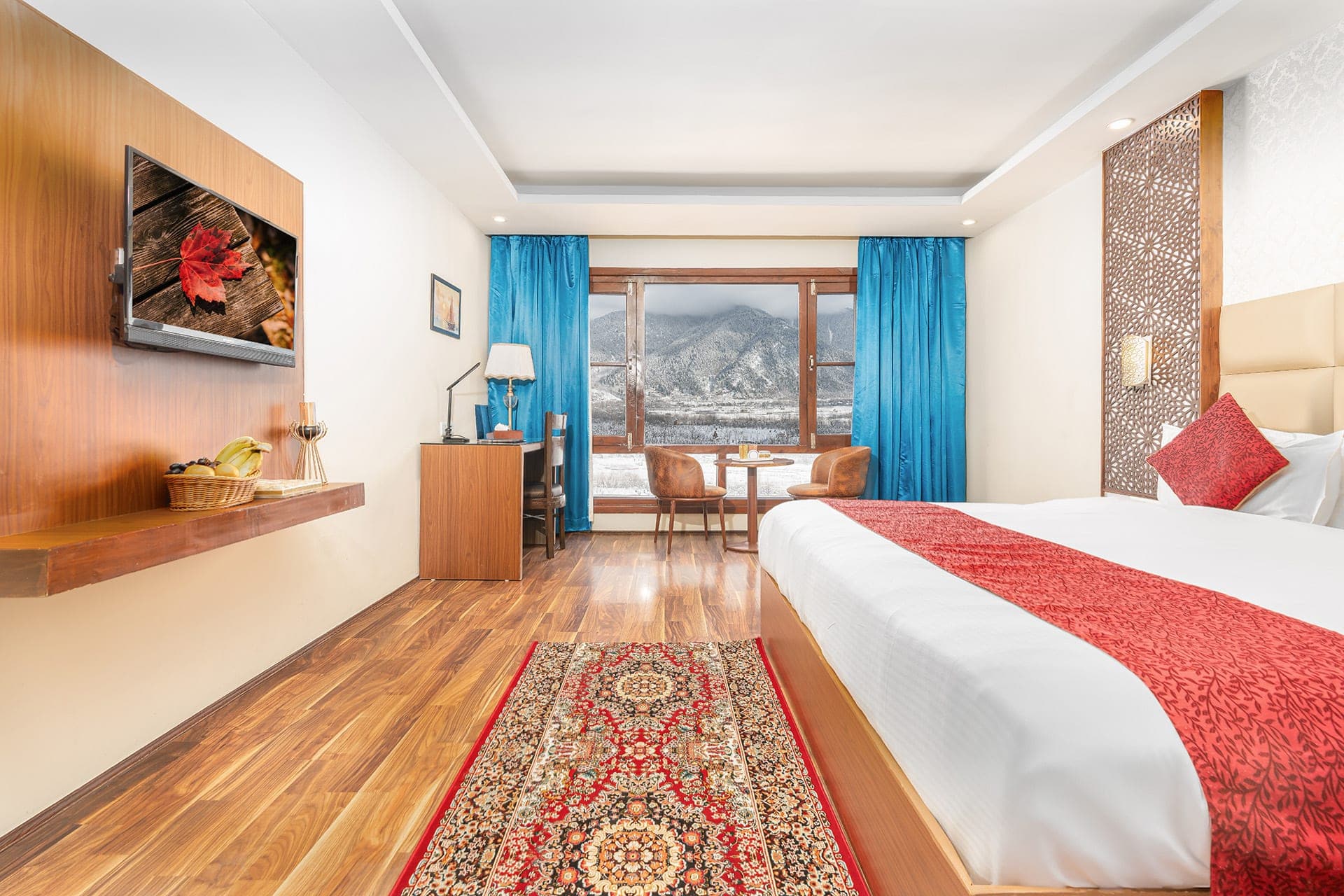 Superior room at Hotel Sparrow with mountain-facing window