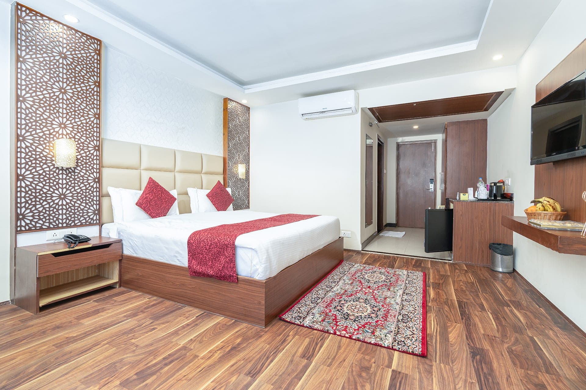 Superior room interior at Hotel Sparrow