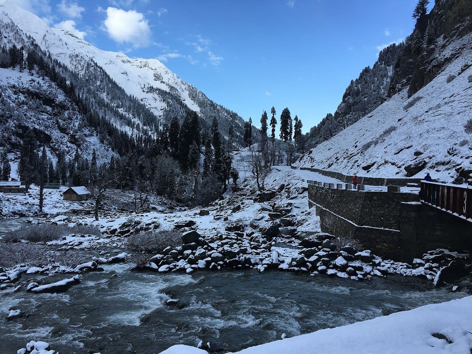 Snow on the mountainsides and riverbed at Chandanwari, Pahalgam Snow on the mountainsides and riverbed at Chandanwari, Pahalgam